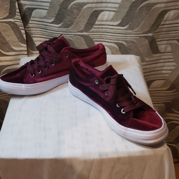 Sneakers - Picture 1 of 3